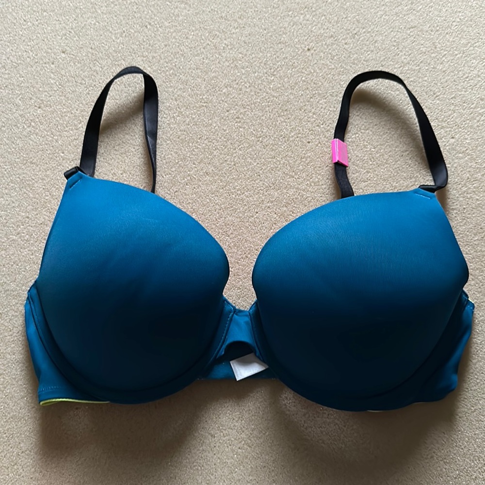 New PINK Victoria’s Secret Wear Everywhere Push-Up bra (34D)